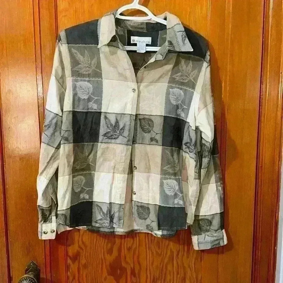 Dress barn, blouse size large - Picture 1 of 3
